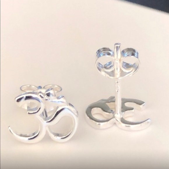 💕Sterling Silver Om Earrings💕 - Picture 4 of 8